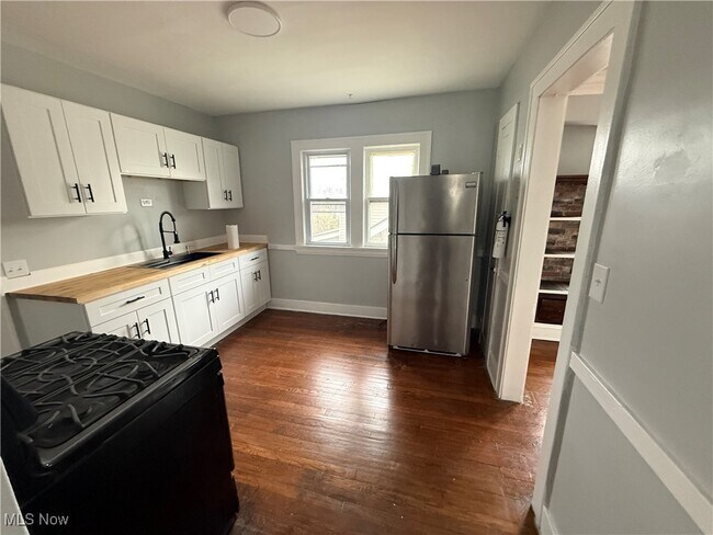 Building Photo - 3540 E 154th St