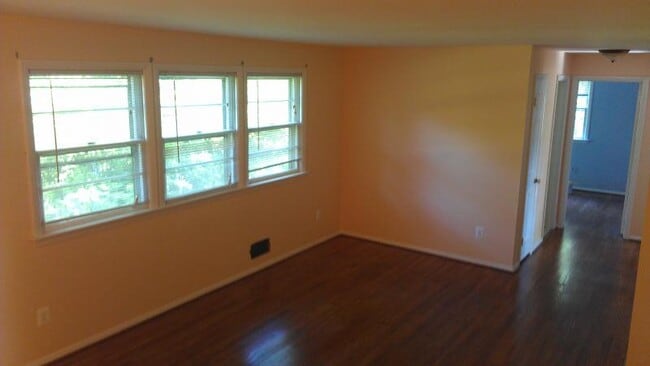 Building Photo - 2319 Stryker Ave