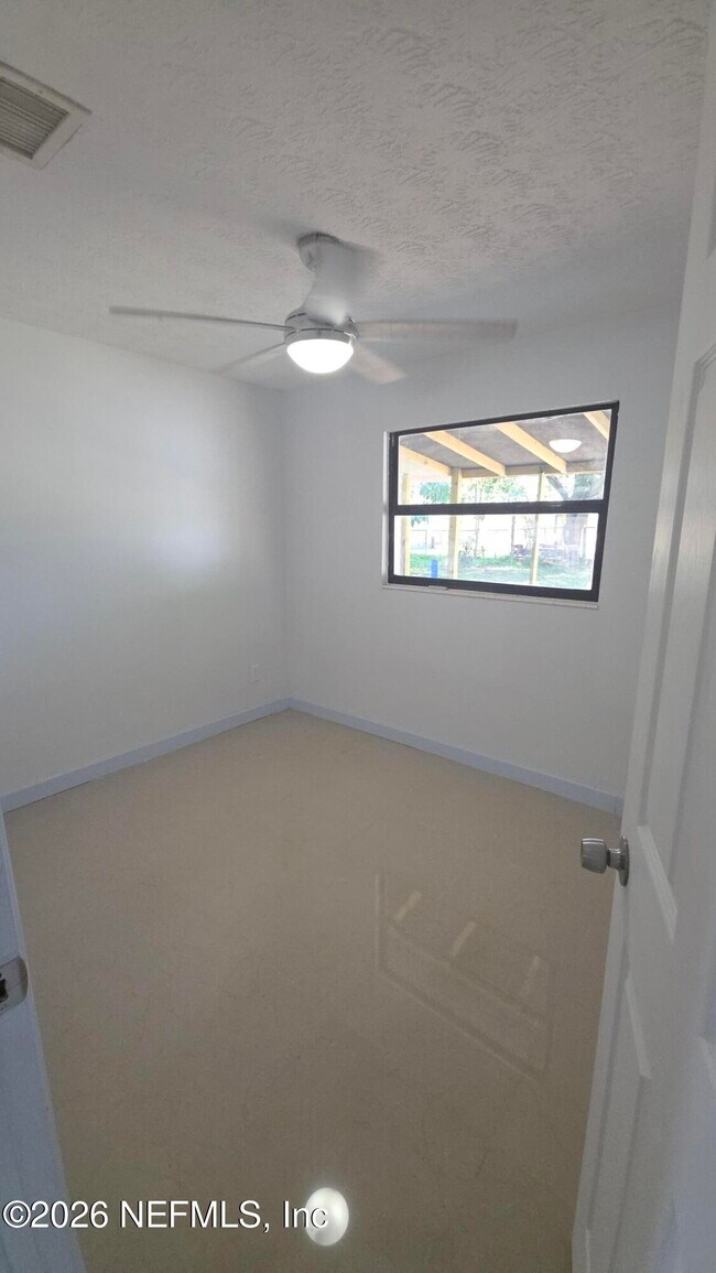 Building Photo - 10791 Luana Dr N