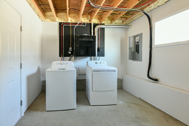 Building Photo - 448 New Haven Ave