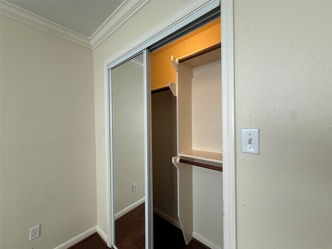 Building Photo - 1530 Heights Blvd