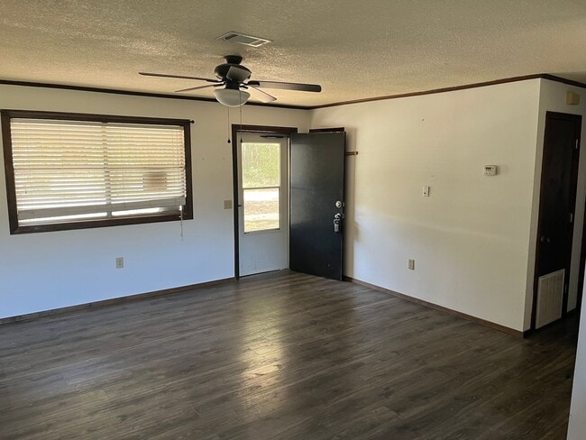 Building Photo - 115 Blair St