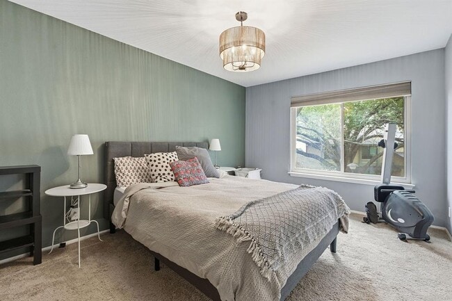 Building Photo - 905 Silver Quail Ln