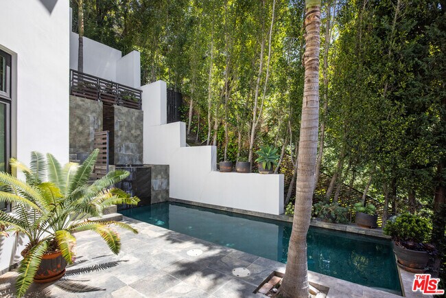 Building Photo - 1642 Lindacrest Dr