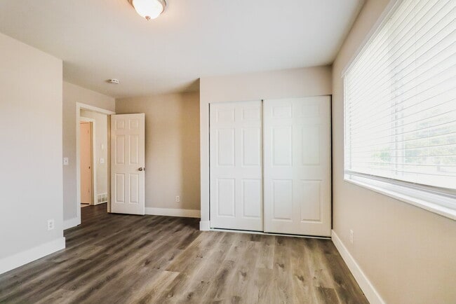 Building Photo - 5408 Hunter Dr