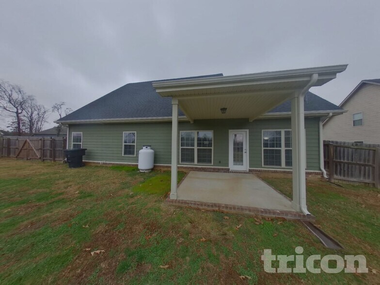 Building Photo - 1502 John Lee Ln