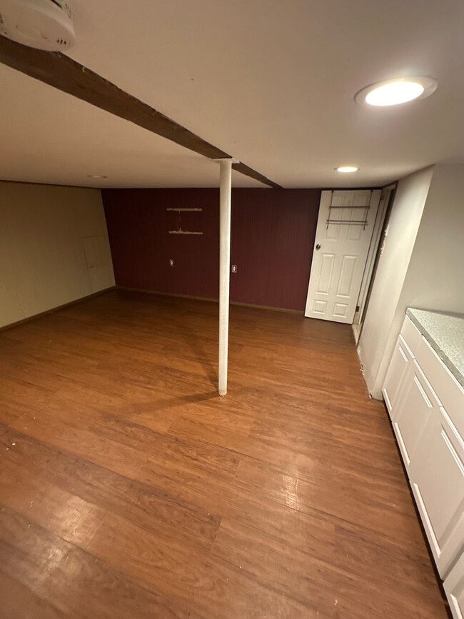 Building Photo - 3-bedroom ranch East York.