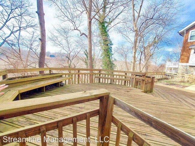 Building Photo - 2 br, 1 bath House - 6366 Ridge Dr