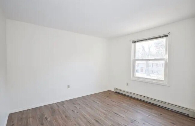 Building Photo - 36 Toftree Ln