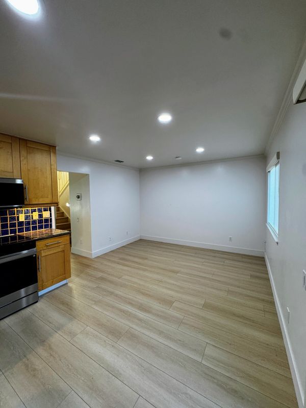 Building Photo - 4894 Rue Le Mans