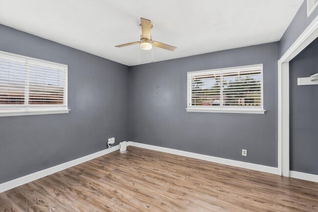 Building Photo - Modern Open Floor Plan