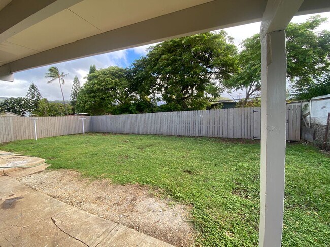 Building Photo - Beach House Rental in Waianae - Available Now
