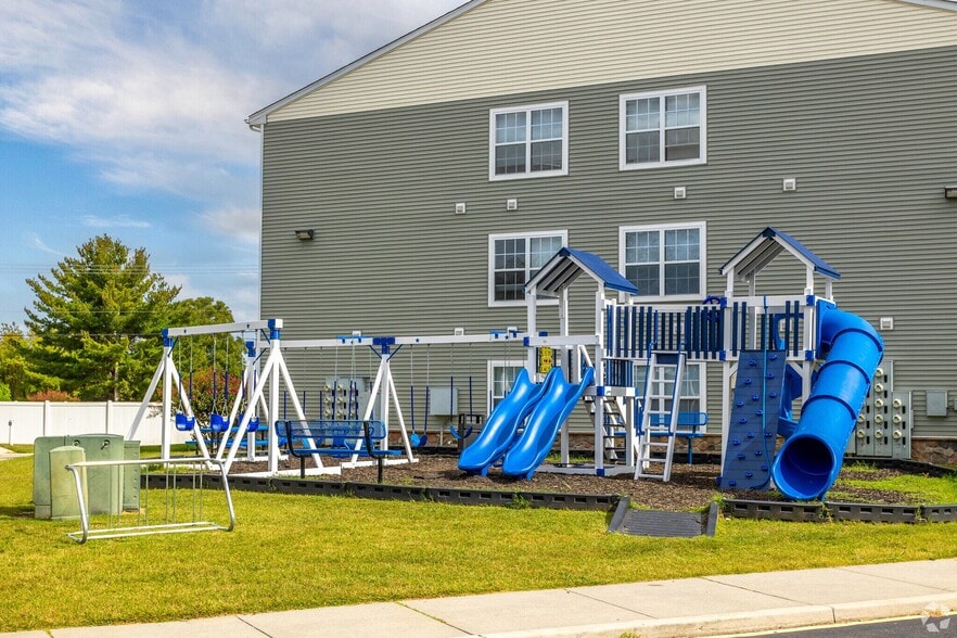 Building Photo - 23033 Meadow Wood Ct