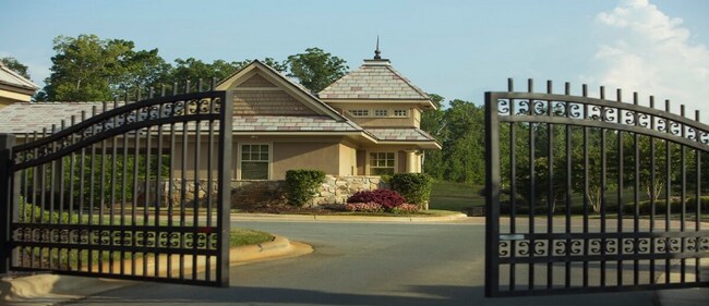 Building Photo - 121 Sweet Briar Ln