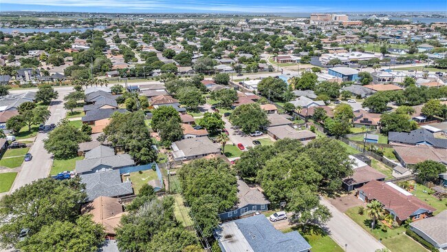 Building Photo - 6709 Fairway Dr