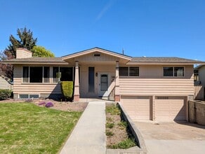 Building Photo - Over Sized 3-Bed, 2.5-Bath SFH w/ 2-Car Garage, & Fenced Backyard!