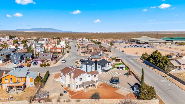 Building Photo - 4572 Loma Linda Cir