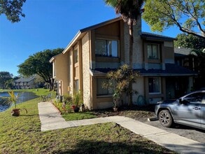 Building Photo - 200 Wimbledon Lakes Dr