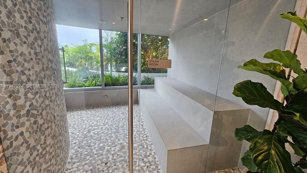 Building Photo - 700 NE 24th St