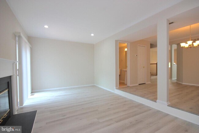 Building Photo - 7782 Blueberry Hill Ln