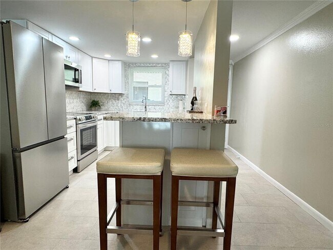 Building Photo - 1100 E Bay Dr