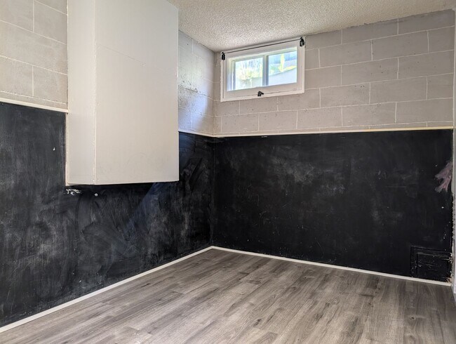 Building Photo - Low maintenance 3 bedroom!