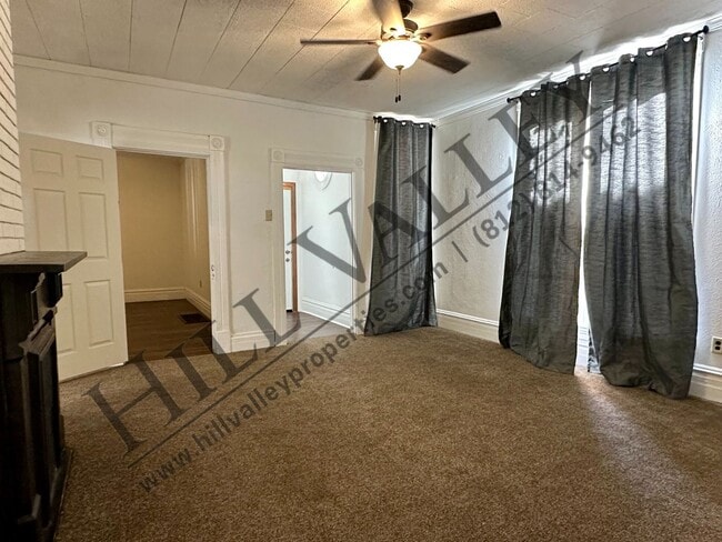 Building Photo - Large four bedroom in Farrington's Grove Historical District