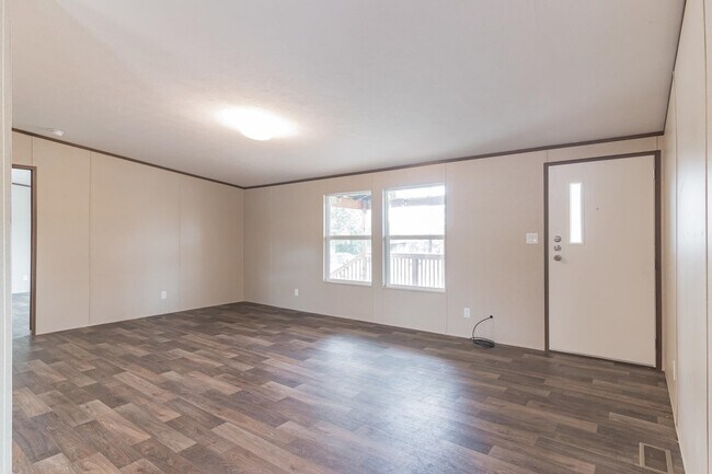 Building Photo - 104 E Castleshoals Dr