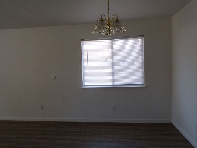 Building Photo - 285 Dalton St