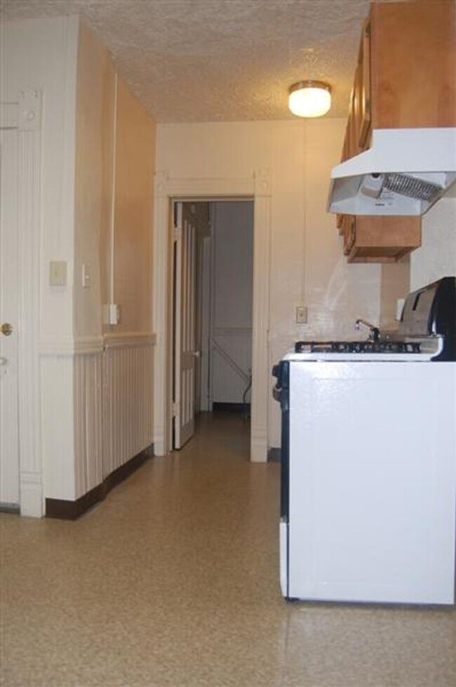 Building Photo - Energy Efficient 2 Bedroom One Block From ...
