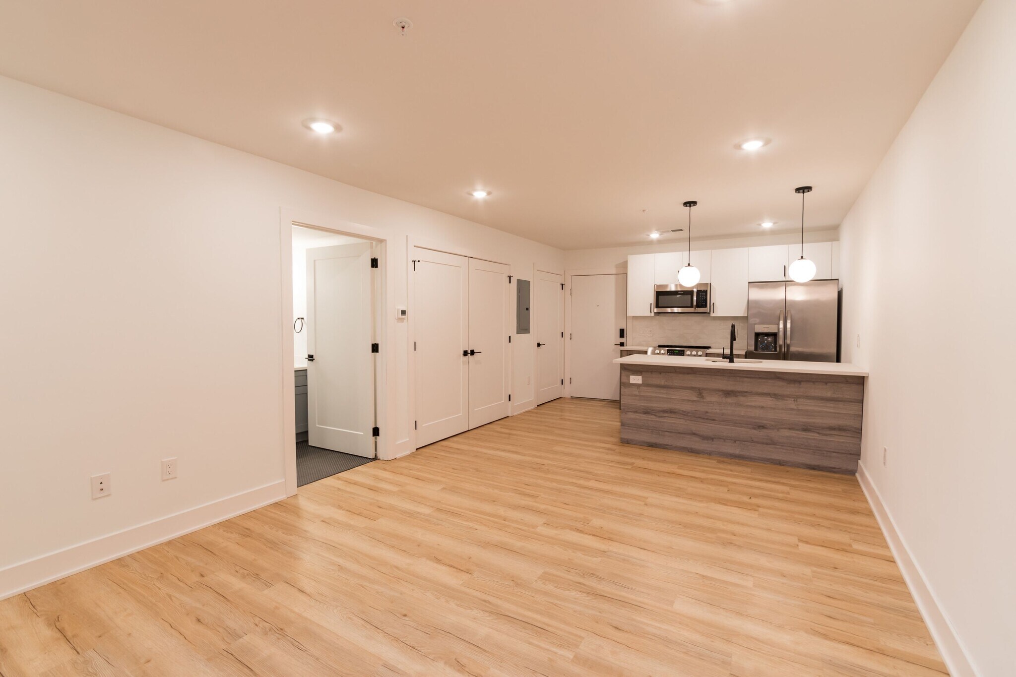 Building Photo - 629 W Girard Ave