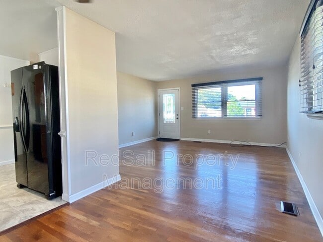 Building Photo - 1006 73rd St