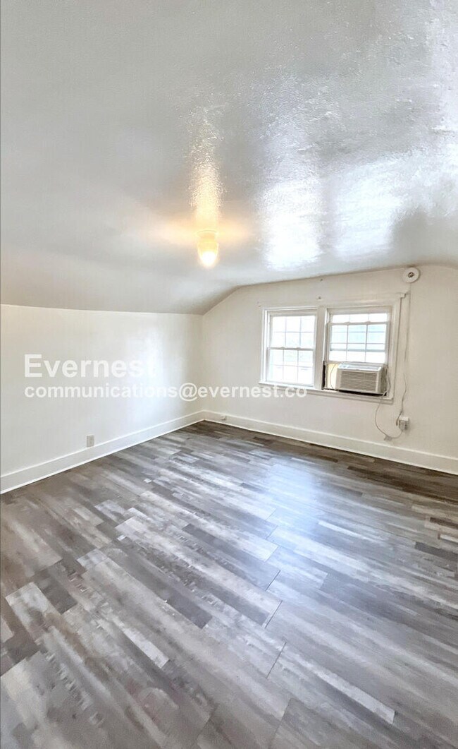 Building Photo - 413 N Moore Rd