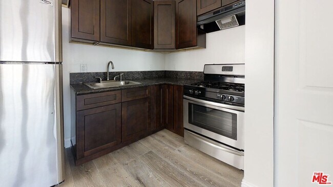 Building Photo - 5522 Sierra Vista Ave