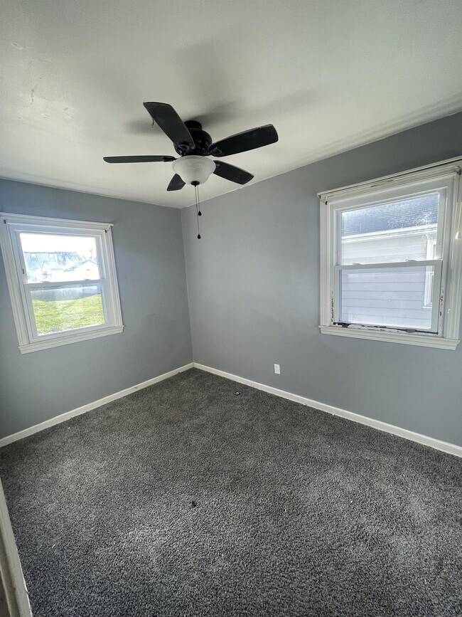 Building Photo - 1605 Everett Ave