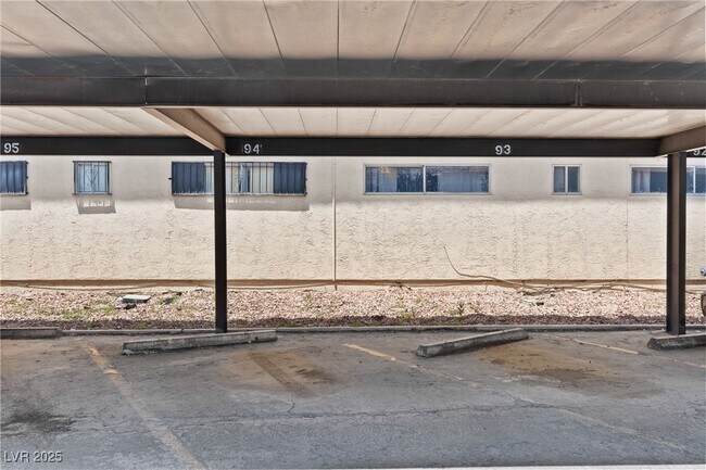 Building Photo - 350 E Desert Inn Rd