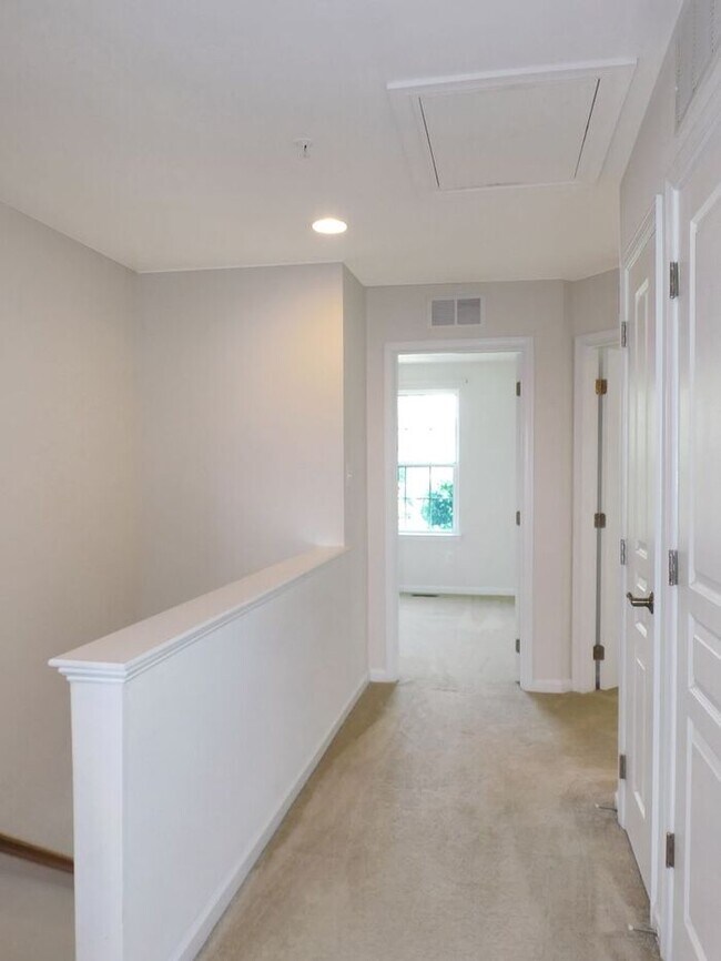 Building Photo - Pet Friendly 3 level End Unit Town Home wi...