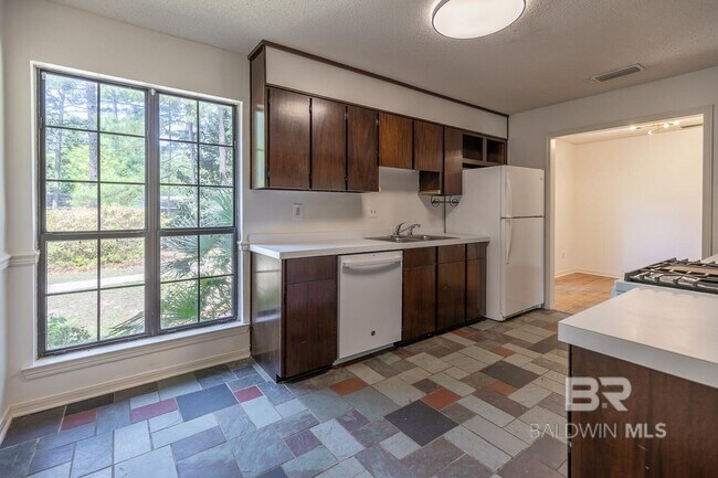 Building Photo - 607 Spanish Main