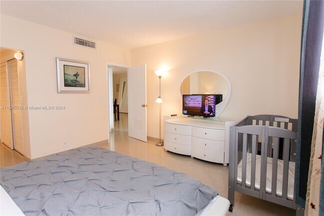 Building Photo - 4001 South Ocean Drive Apt #3L, Hollywood,...