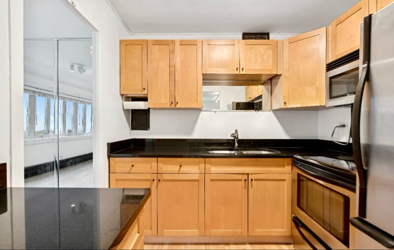 Building Photo - 700 W Bittersweet Pl