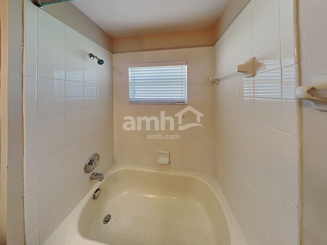 Building Photo - 25815 Crippen Dr