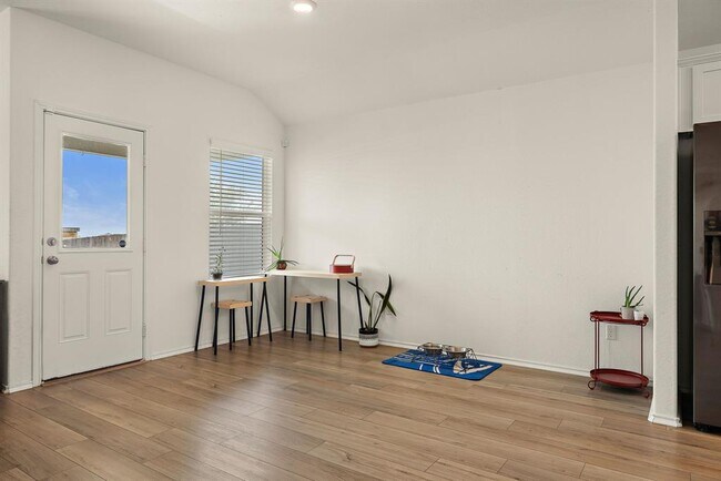 Building Photo - 424 Sebring Cir