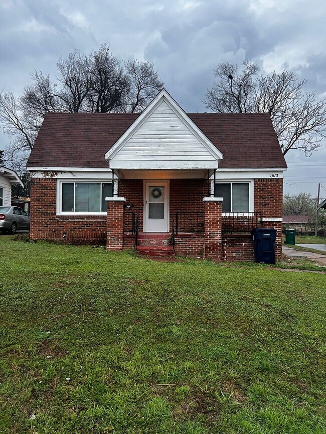 Building Photo - 1613 E Park Pl