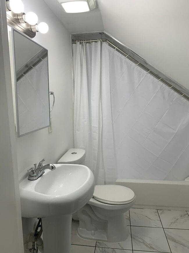 Building Photo - 141 Humphrey St