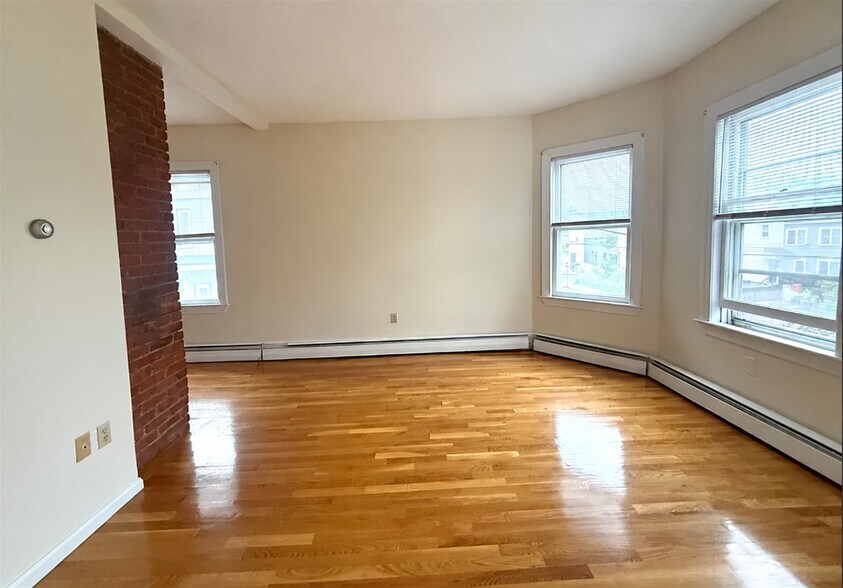Building Photo - 66 Morton Ave