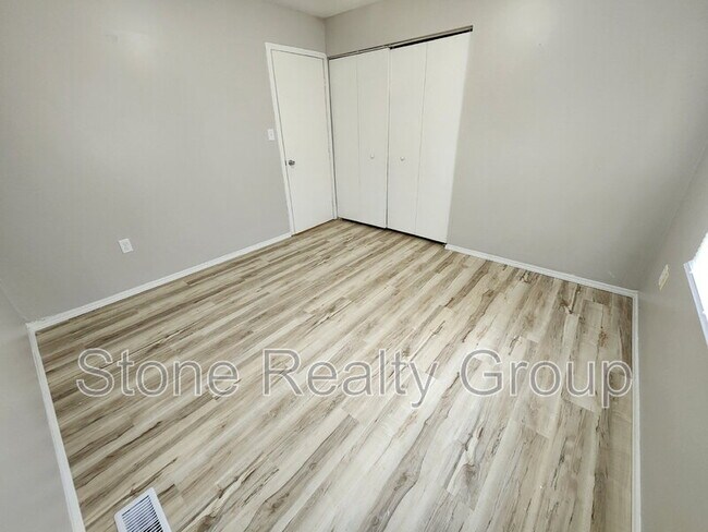 Building Photo - 2262 3rd Ave