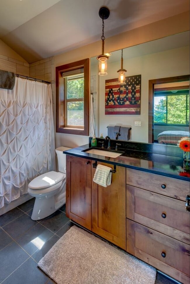 Building Photo - Gorgeous Furnished Home with Mountain Views!