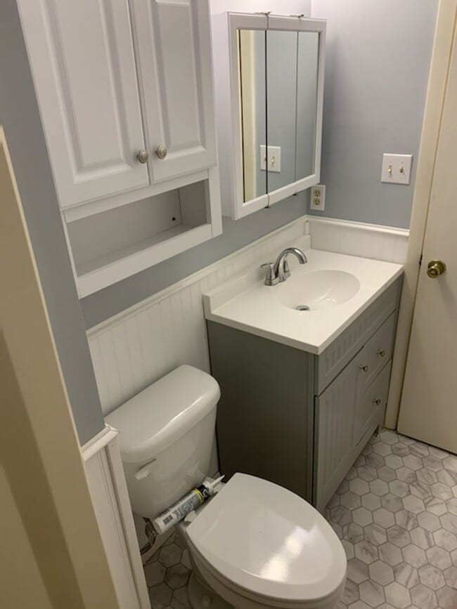 Building Photo - Chimney Hill