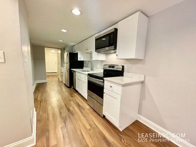 Building Photo - 2404 10th St NE