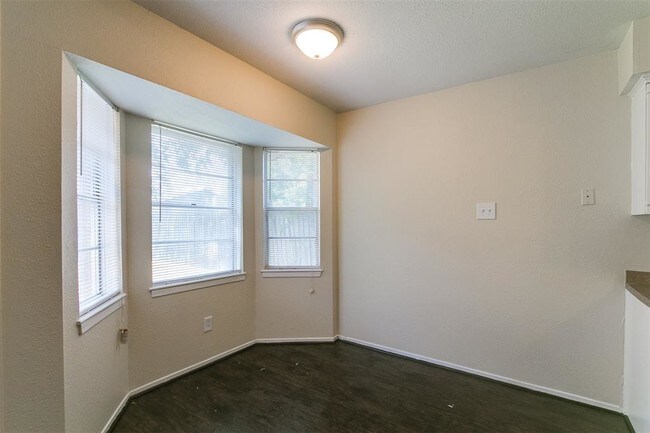 Building Photo - 2503 Knoll St